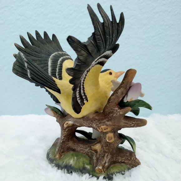 Goldfinch and Lilies Vintage Ceramic Hand Painted Figurine Cottagcore - Picture 12 of 16